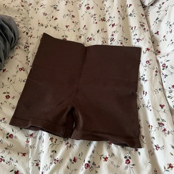 TNA Body Ribbed Shorts - Picture 1 of 3